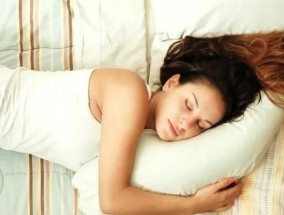 穿袜子睡觉真的有助于睡眠吗？如何选择合适的睡眠袜？