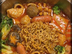 家庭版牛奶麻辣烫怎么做？有哪些步骤和技巧？