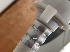 洗衣机接水龙头漏水解决方法（快速检查和修理家用洗衣机漏水问题）