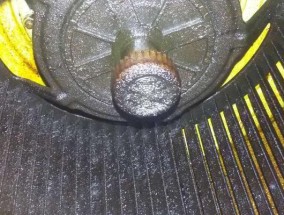 高空清洗油烟机的必备技巧（了解高空清洗油烟机的方法与注意事项）