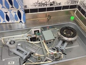 灶房热水器更换电池步骤是什么？需要注意什么？