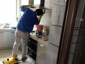 如何使用油烟机进行蒸汽清洗（简单）