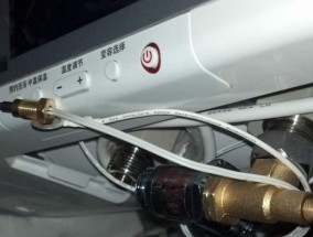 夏天热水器清洗方法（轻松清洗让夏日热水更清爽）