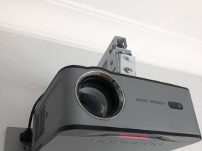 投影仪大屏幕倒放怎么调？需要哪些设置？