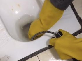 马桶下水反水阀的拆卸与维修方法（掌握拆卸马桶下水反水阀的关键步骤）