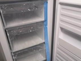 冰柜底部有印子的处理方法（有效清除冰柜底部的印迹）