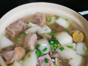 炖羊肉汤的小技巧（掌握炖羊肉汤的秘诀）