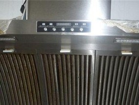 如何高效清洗新式油烟机内部（教你轻松解决油烟机清洗难题）