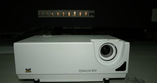 解决杂牌投影仪系统故障的有效方法（应对杂牌投影仪系统故障的实用技巧）  第1张