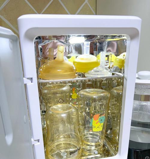 如何正确清洗新买回来的冰箱（一步步教你保持冰箱清洁有序）  第1张