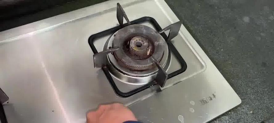 燃气灶初次打不着火的应对方法（解决初次使用燃气灶无法点燃的实用技巧）  第1张