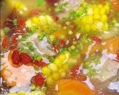 营养美味的胡萝卜玉米排骨粥制作方法（健康全面营养）  第1张