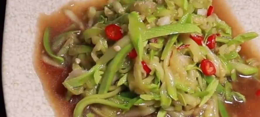 清爽美味的凉拌西葫芦（家常做法教你一分钟变身厨艺达人）  第1张