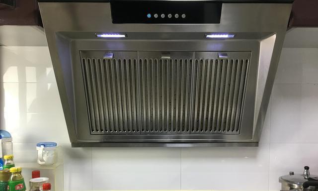 小苏打清洗抽油烟机的最佳方法（简单又环保的清洁技巧）  第1张