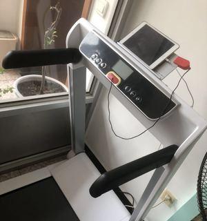 跑步机怎样让你跑步不累（揭秘跑步机的科学设计原理和舒适性提升关键）  第1张