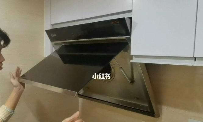 油烟机清洗方法详解（掌握正确清洗技巧）  第1张