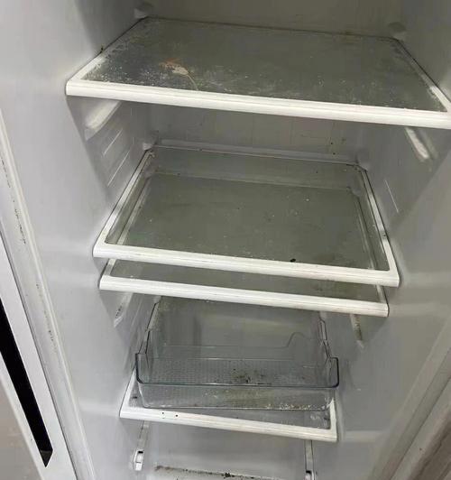 如何清洗坏了的冰箱（简单有效的方法让您的冰箱焕然一新）  第1张