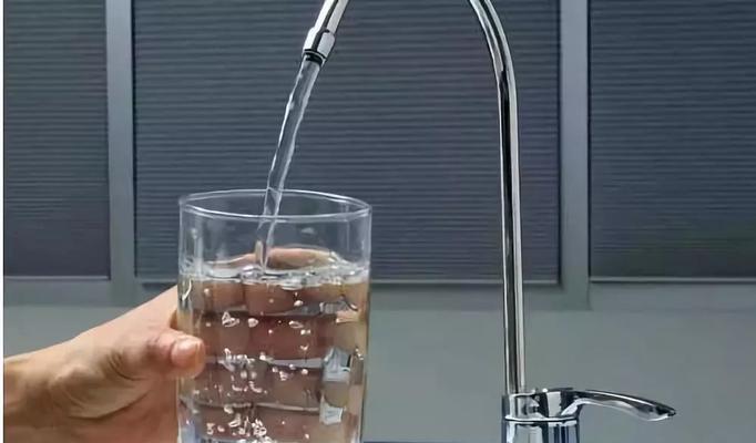净水器出水有压力的原因及解决方法（了解净水器出水压力问题）  第1张