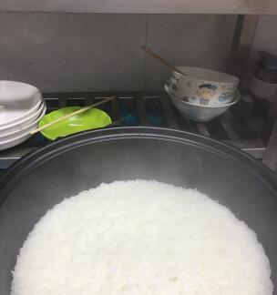 电饭煲内胆糊锅修复方法（从清洁到维修）  第1张