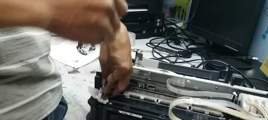 如何应对复印机连续卡纸问题（解决复印机卡纸的有效方法和技巧）  第1张