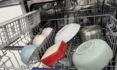 洗碗机碗筷返潮的原因及解决方法（厨房湿气问题引起洗碗机碗筷返潮）  第1张