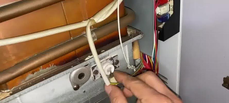 解决壁挂炉接口漏水问题的方法（如何有效应对壁挂炉接口漏水）  第2张