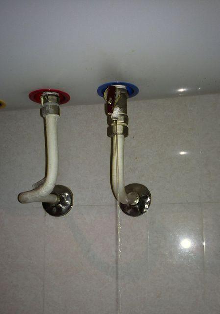 解决热水器管子漏水的方法（快速修复家用热水器漏水问题）  第1张