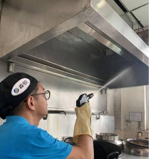 家庭炒菜油烟机清洗方法（保持厨房空气清新的关键）  第3张