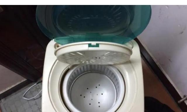 洗衣机进水不停的原因及修理方法（常见故障引起洗衣机进水不停）  第1张