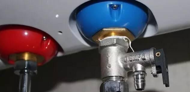 热水器冷水管接口处理方法（解决热水器冷水管接口问题的实用技巧）  第3张