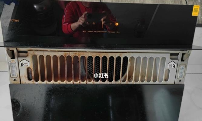 自己清洗油烟机的方法与注意事项（保持厨房清洁）  第1张