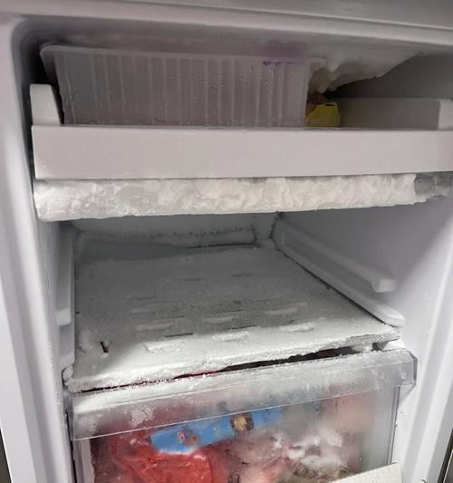 如何防止冰箱排水孔结冰（解决冰箱排水孔结冰问题的实用方法）  第1张