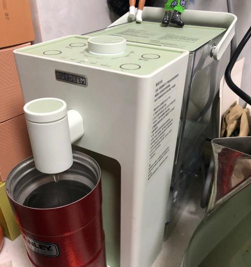 饮水机异味的原因和解决方法（如何消除饮水机异味）  第2张