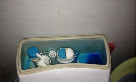 马桶水箱漏水原因与检修方法（解决马桶水箱漏水问题）  第3张