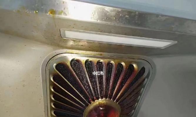 如何正确清洗油烟机盒子（简单易行的清洁方法）  第2张
