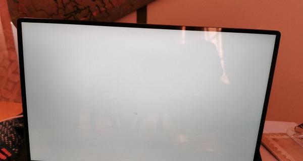 如何解决优派液晶显示器白屏问题（解决优派液晶显示器白屏的实用方法和技巧）  第2张