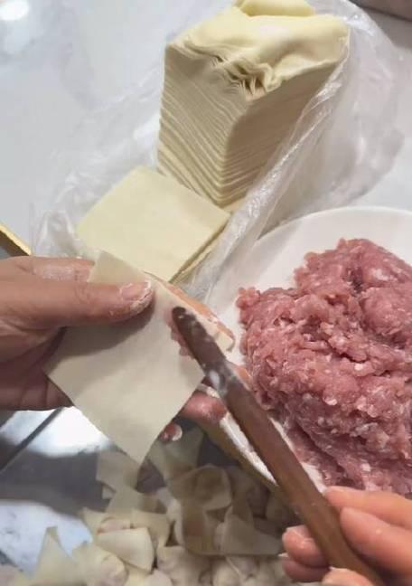 包馄饨的手法教程？如何快速学会包出完美的馄饨？  第2张