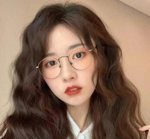 17款适合大脸的漂亮发型有哪些？如何选择适合自己的？  第3张