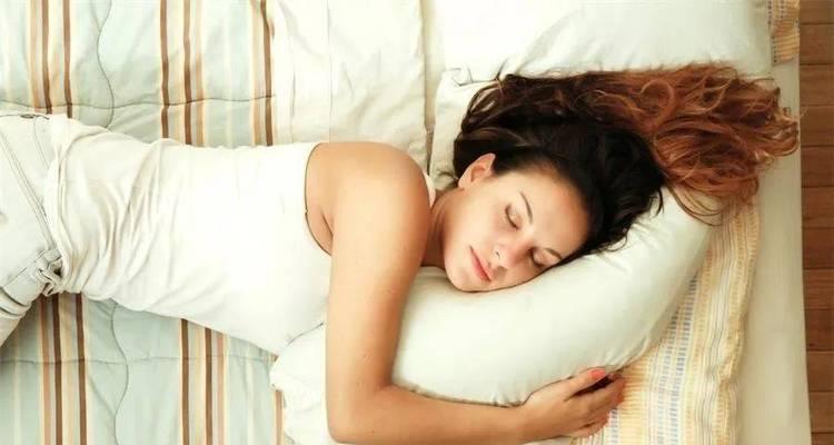 穿袜子睡觉真的有助于睡眠吗？如何选择合适的睡眠袜？  第1张
