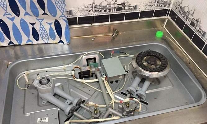 灶房热水器更换电池步骤是什么？需要注意什么？  第1张