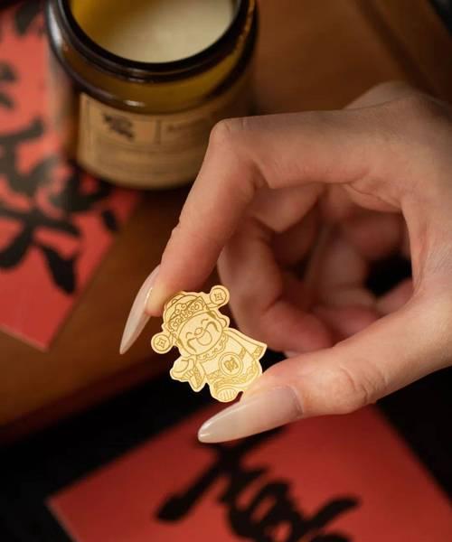 足金手机贴如何正确贴在苹果手机上？  第2张