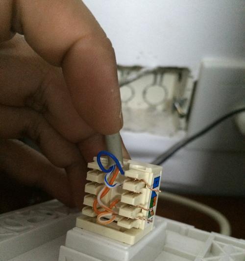 路由器应该插哪个孔最合适？插孔的过程中需要注意什么？  第2张